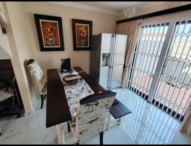 2 BEDROOM TOWNHOUSE FOR SALE IN UMHLANGA CENTRAL